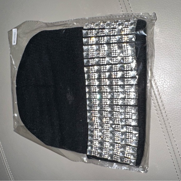 New Bling Black knitted Beanie - Picture 5 of 6